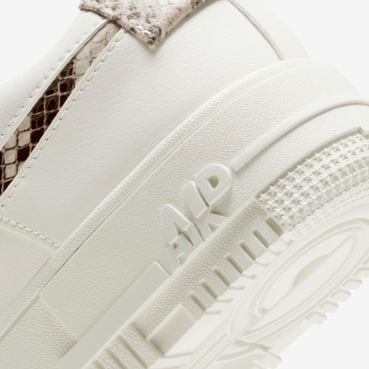 Nike Air Force 1 Pixel SE Sail Snake Feminino