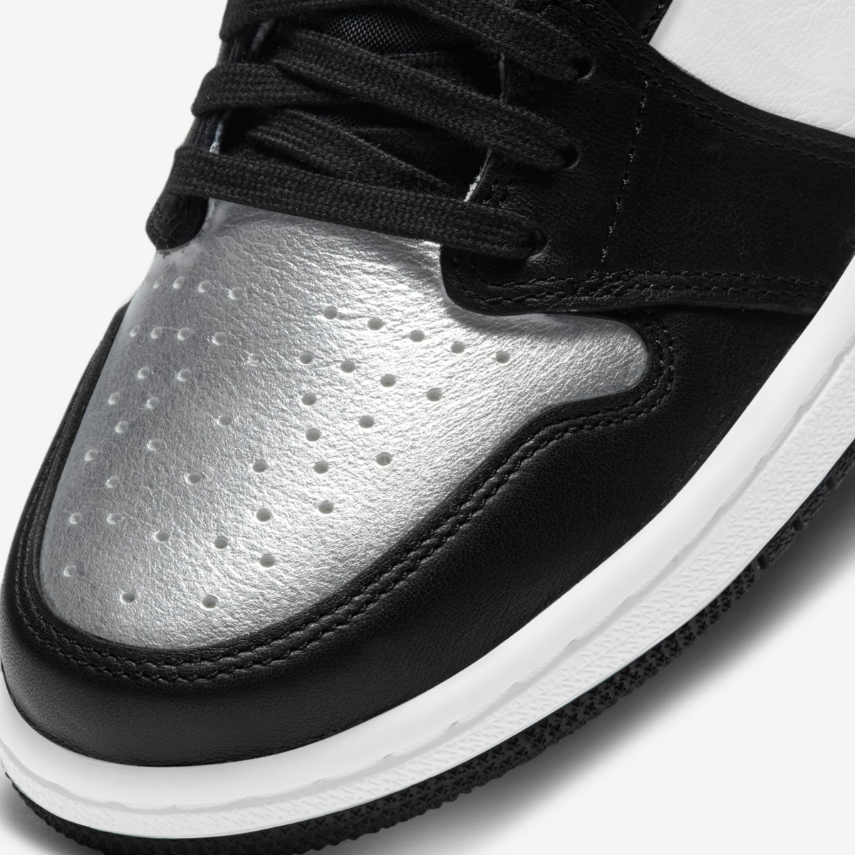 Nike Air Jordan 1 Retro High Silver Toe