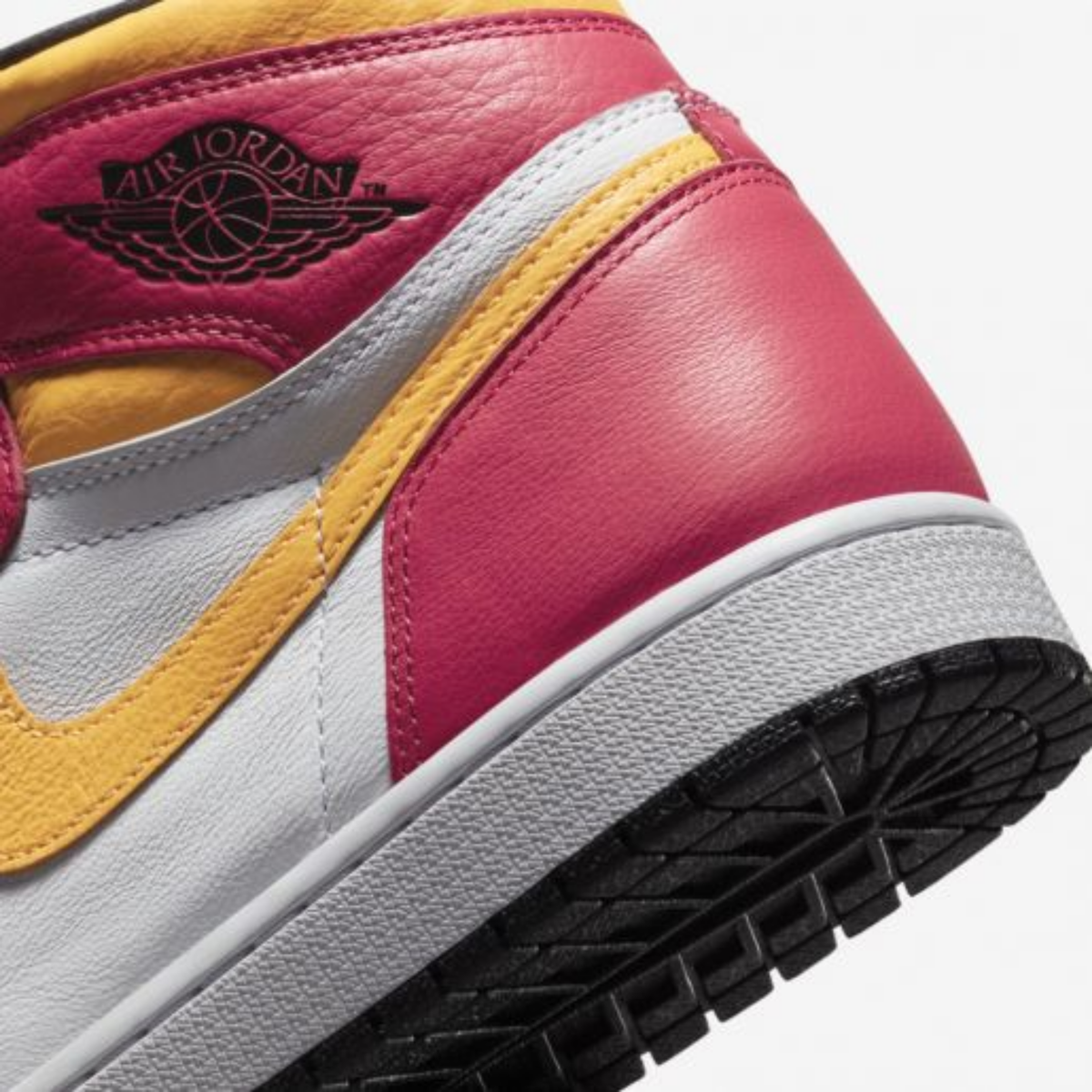 Nike Air Jordan 1 Retro High OG Light Fusion Red