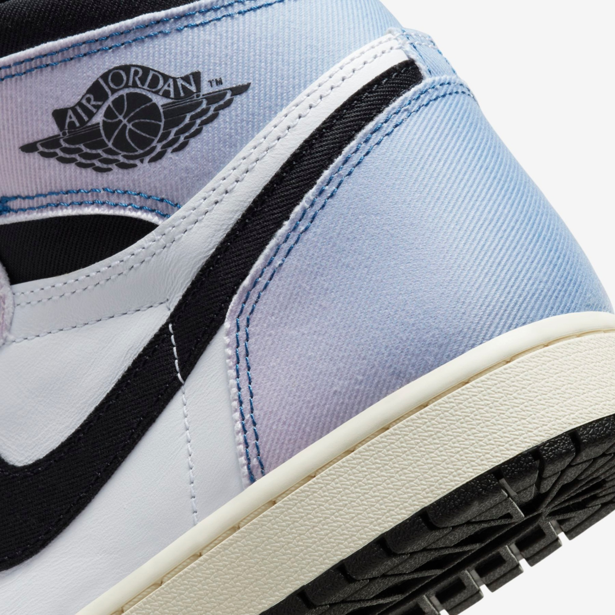 Nike Air Jordan 1 Retro High Skyline
